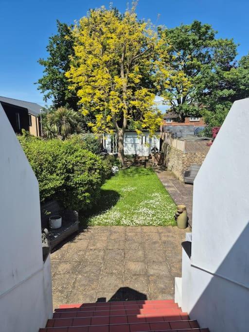 Spacious Seaside Escape In The Heart Of Deal, 4 Mins From The Beach Dış mekan fotoğraf
