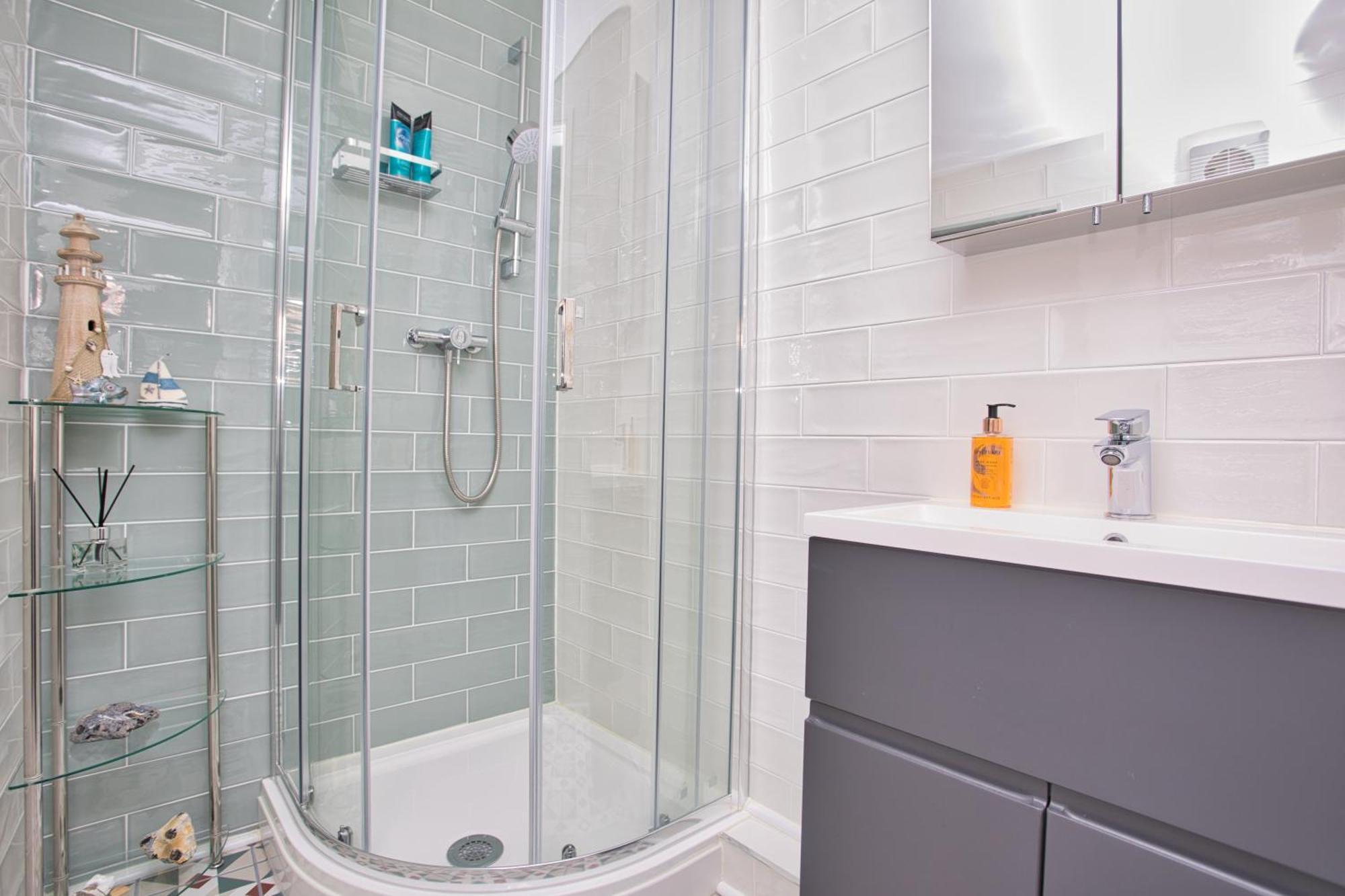 Spacious Seaside Escape In The Heart Of Deal, 4 Mins From The Beach Dış mekan fotoğraf