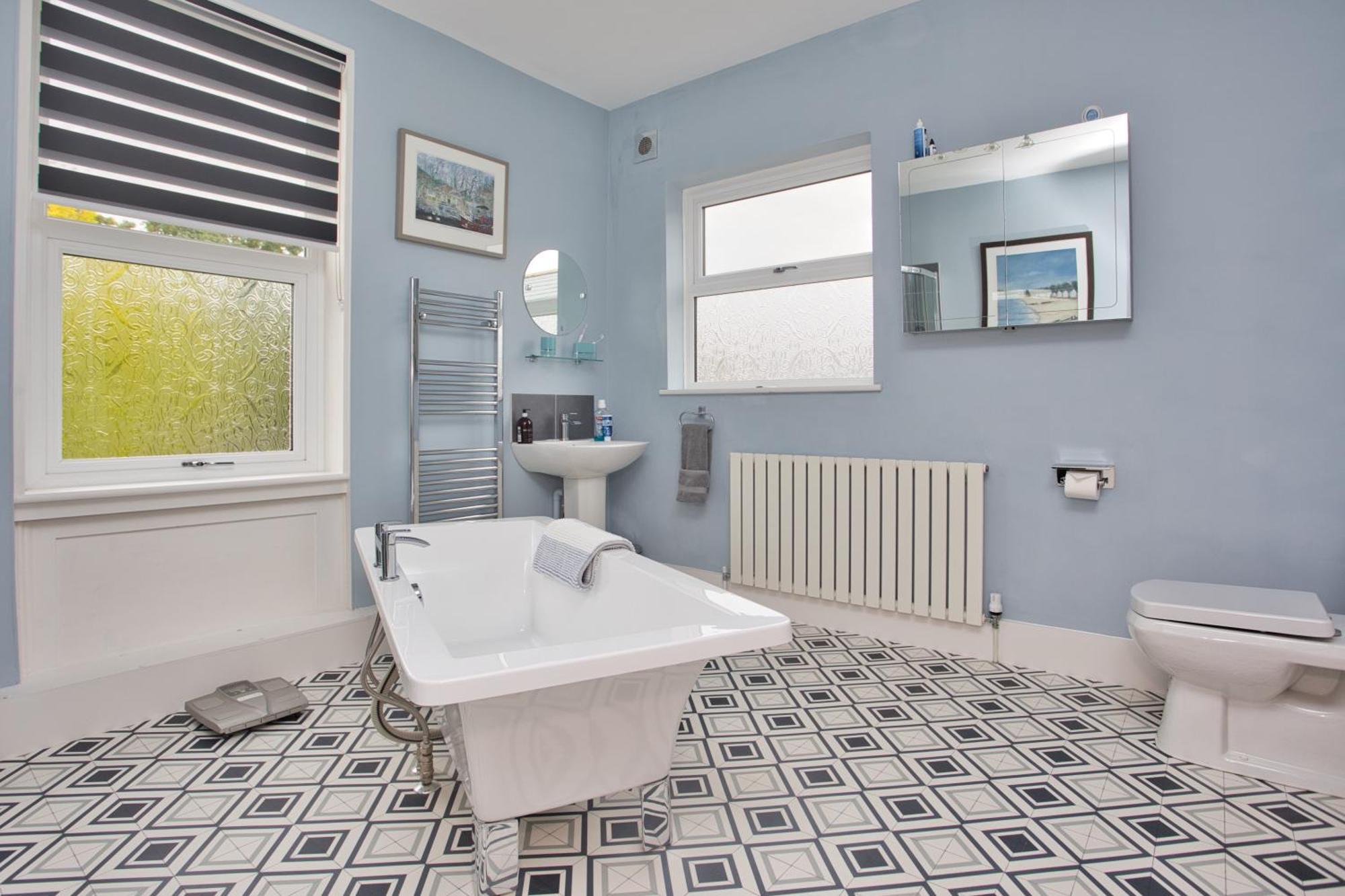 Spacious Seaside Escape In The Heart Of Deal, 4 Mins From The Beach Dış mekan fotoğraf