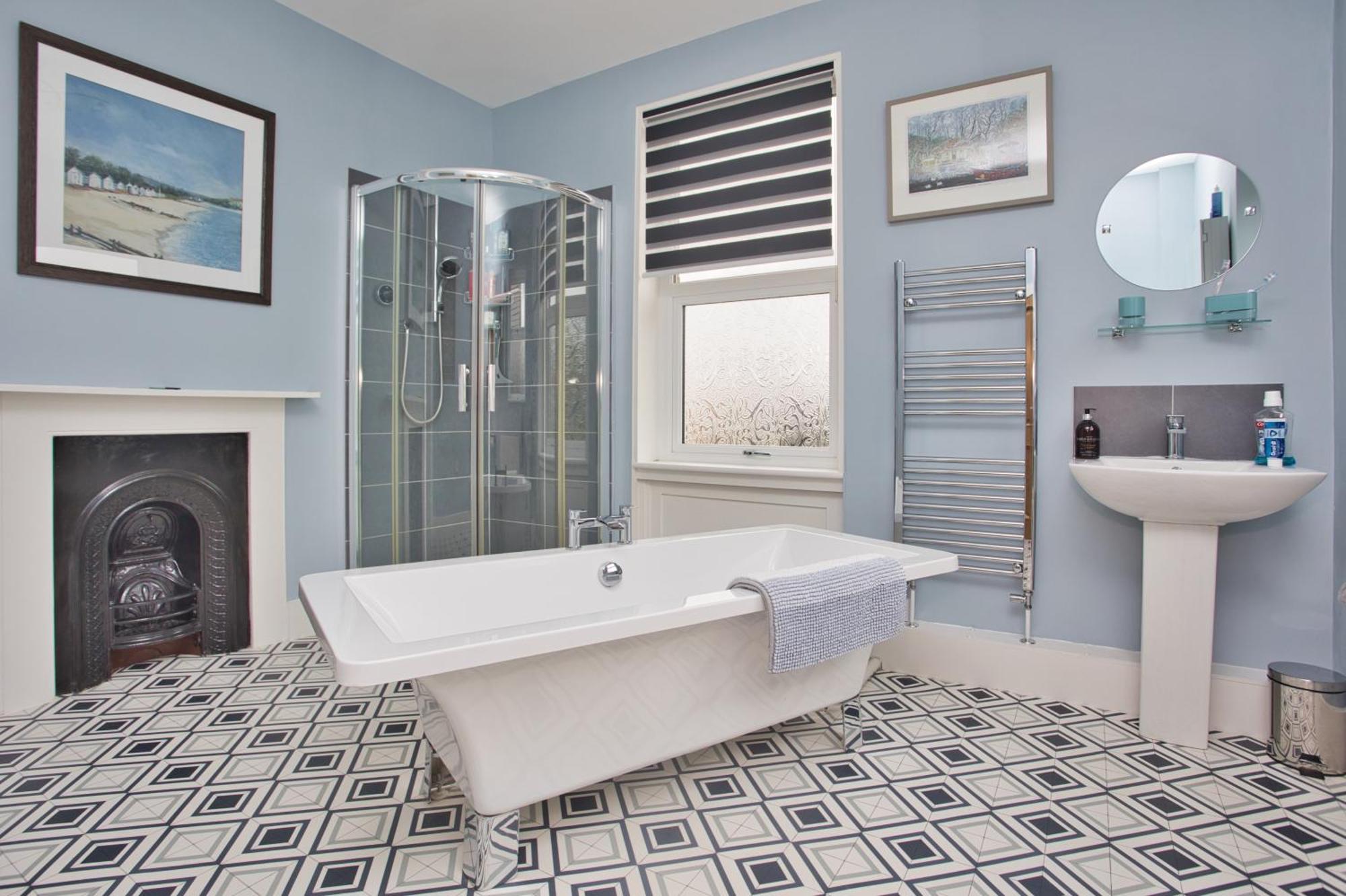 Spacious Seaside Escape In The Heart Of Deal, 4 Mins From The Beach Dış mekan fotoğraf