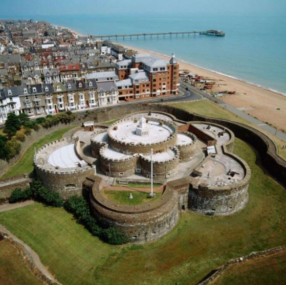 Spacious Seaside Escape In The Heart Of Deal, 4 Mins From The Beach Dış mekan fotoğraf